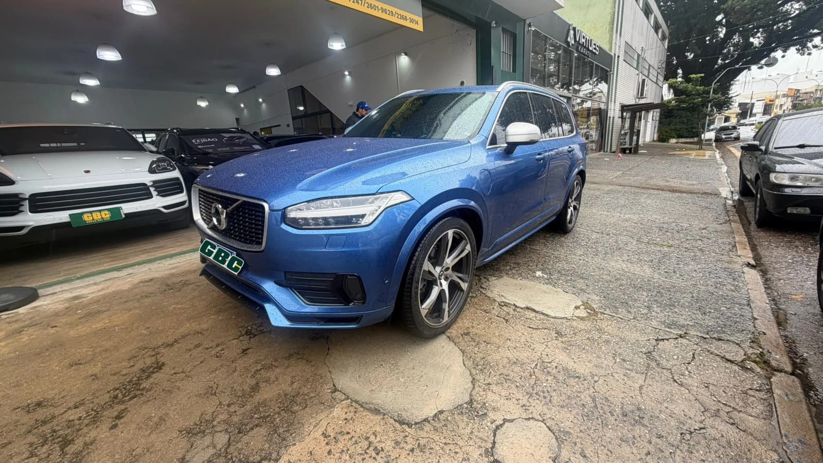 VOLVO XC90 2.0 T8 HYBRID R-DESIGN AWD GEARTRONIC 2019/2019 à venda na GBC Car - foto 2 de 6