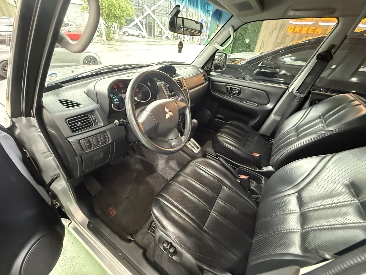 MITSUBISHI PAJERO TR4 2.0 4X2 16V 140CV FLEX 4P AUTOMÁTICO 2013/2014 à venda na GBC Car - foto 7 de 20
